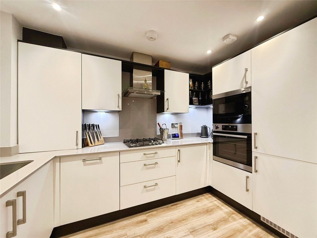 Property photo 3 of 19 Picture No. 02