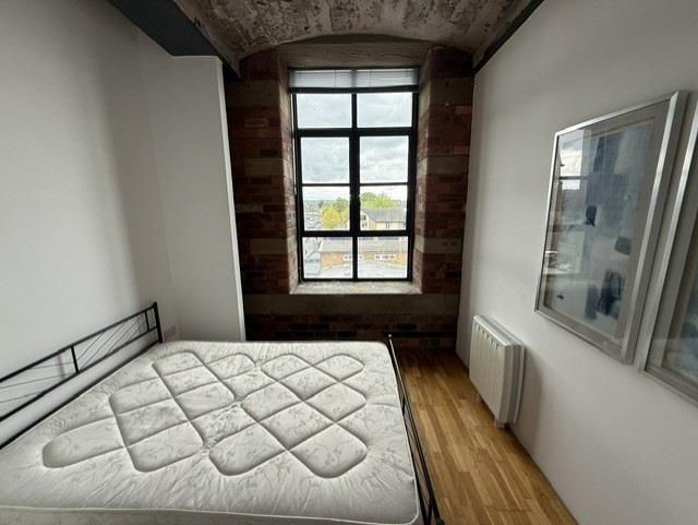 Property photo 3 of 5 Main Bedroom