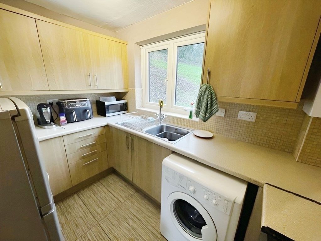 Property photo 3 of 8 Kitchen