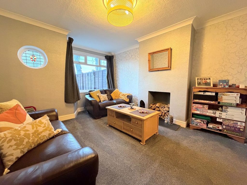 Property photo 2 of 18 Lounge