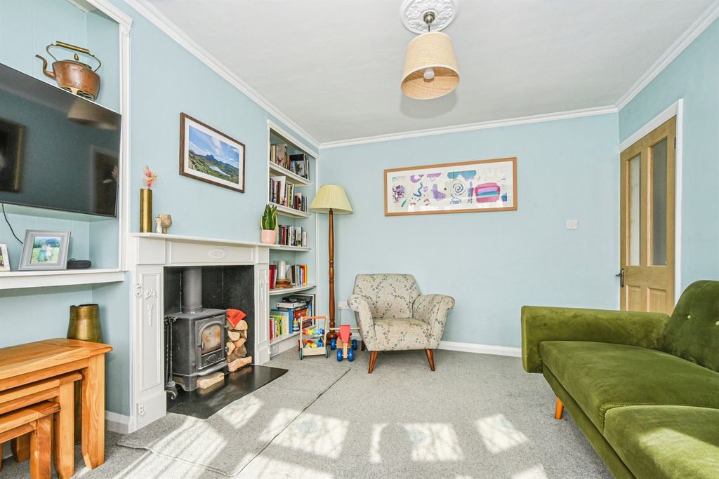 Property photo 2 of 17