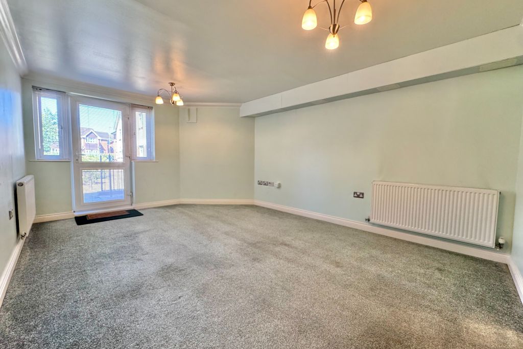Property photo 3 of 10 Living Room