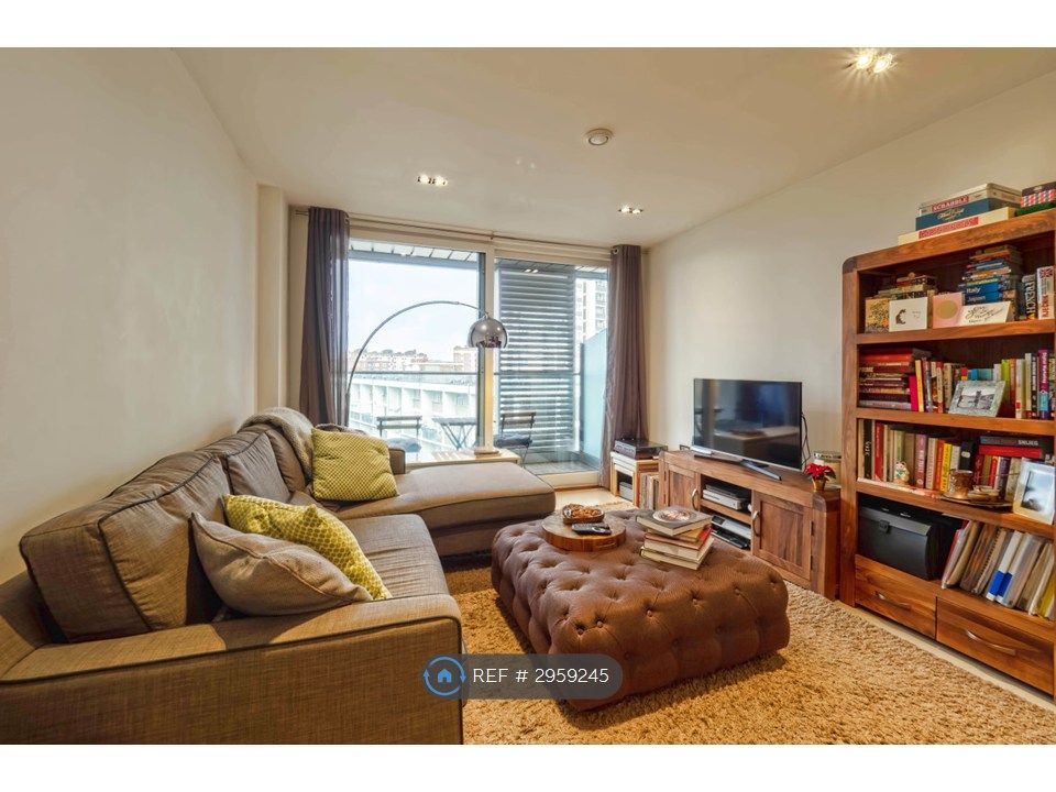 Property photo 1 of 16 Living Room
