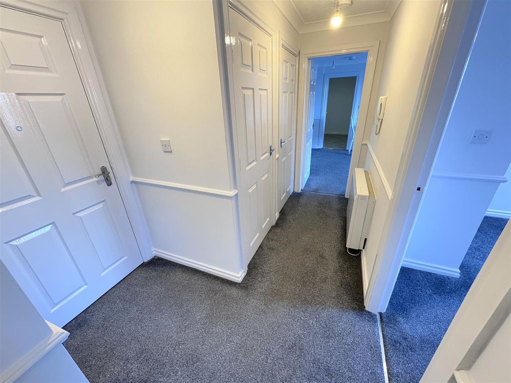 Property photo 3 of 14 Hall