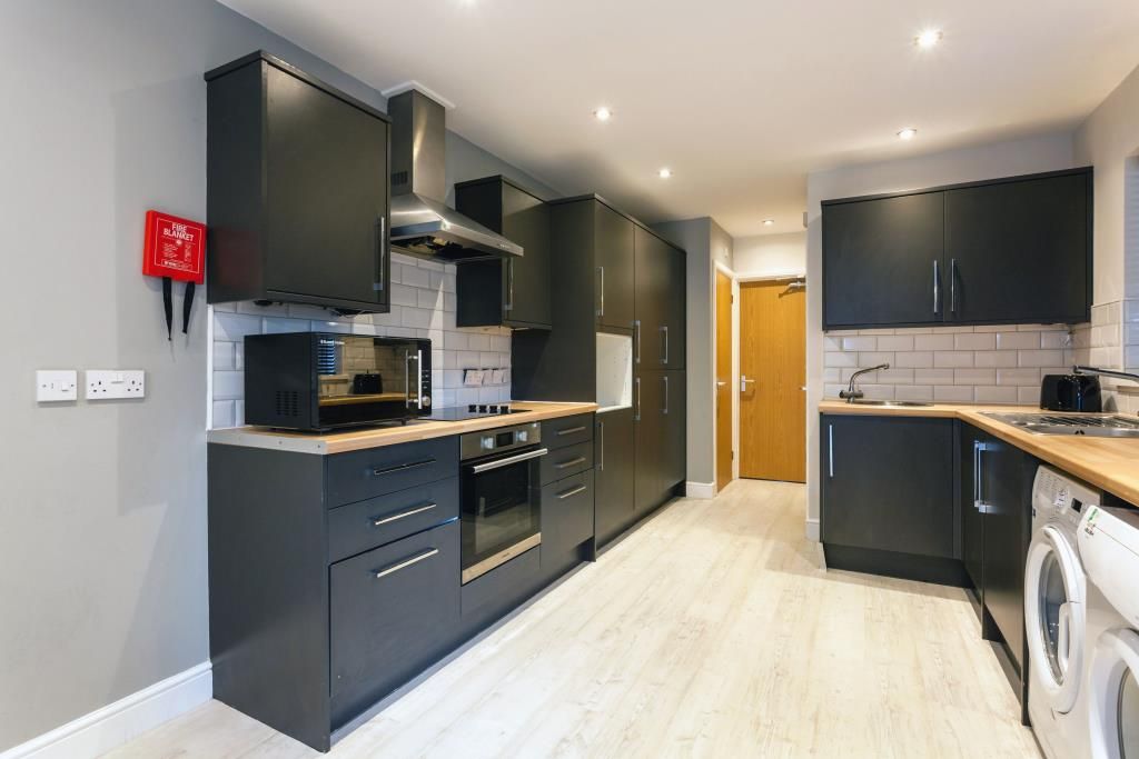 Property photo 3 of 8 5Ls Kitchen