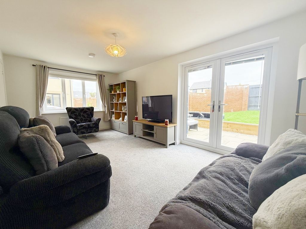 Property photo 2 of 31 Lounge