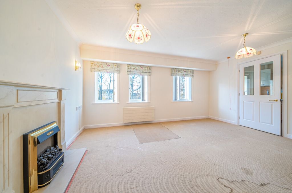 Property photo 3 of 21 1384615-12-692718Fe4Eb89
