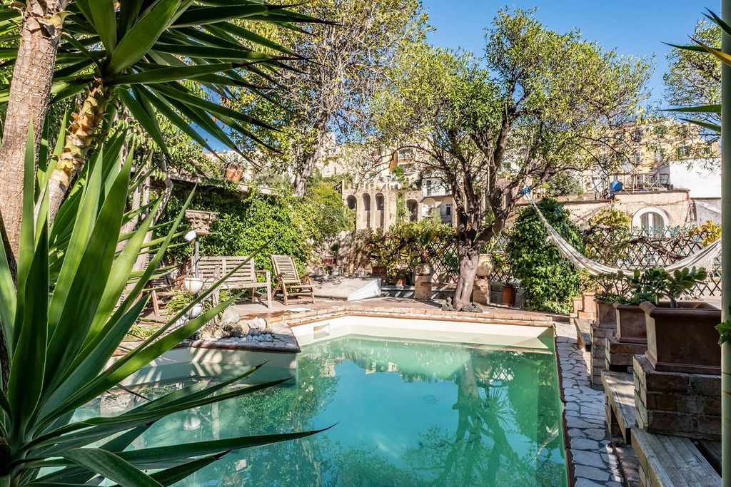 Property photo 1 of 31