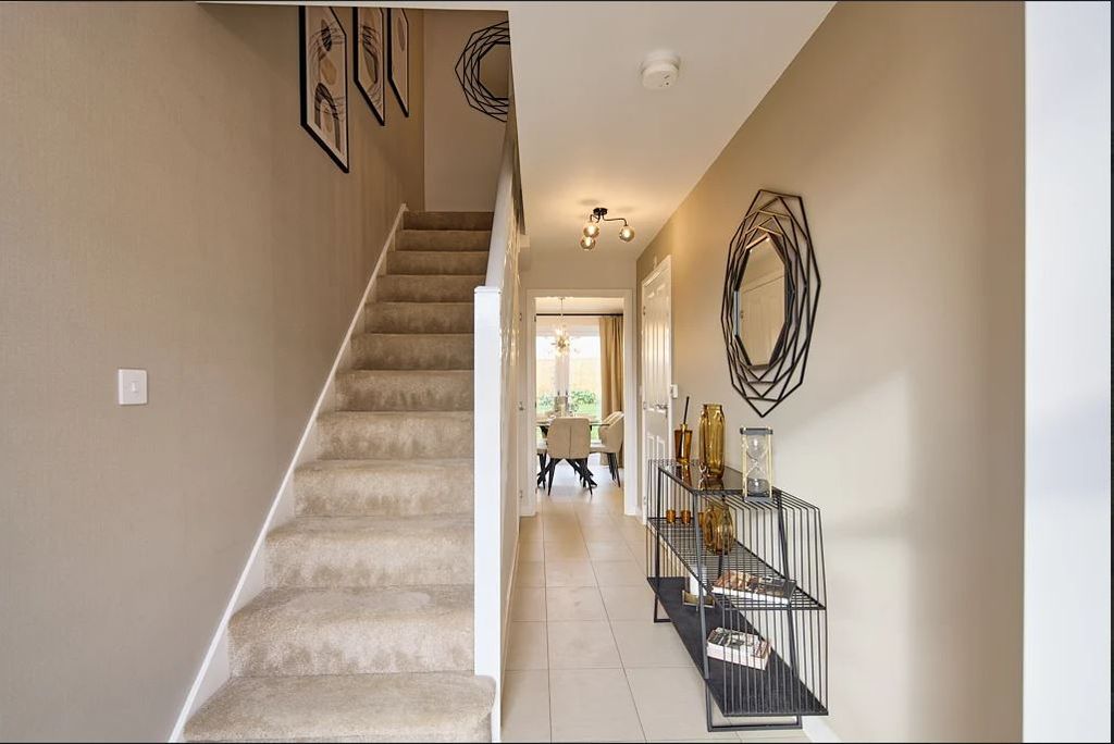 Property photo 2 of 9 Entrance Hall