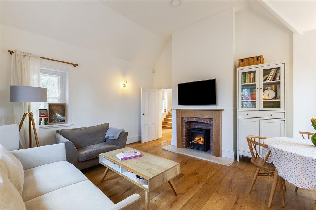 Property photo 3 of 19 102349_Virginia-Water-Lodge-Buckhurst (4).Jpg