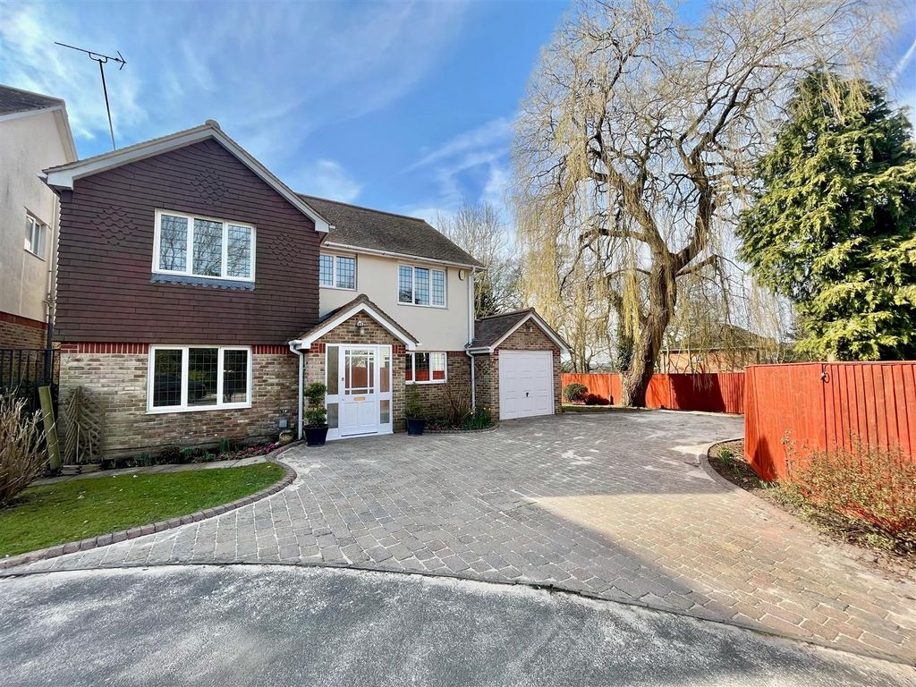 Property photo 1 of 19 External