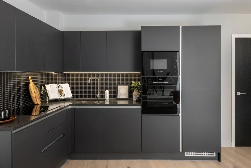 Property photo 3 of 10 Kitchen