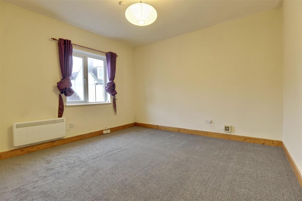 Property photo 2 of 12 8B72E48A-A4Bc-4031-8Ae2-9F1437D073B2_1_201_A.Jpeg