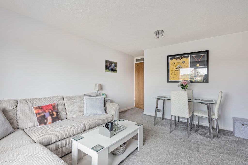 Property photo 1 of 8 3