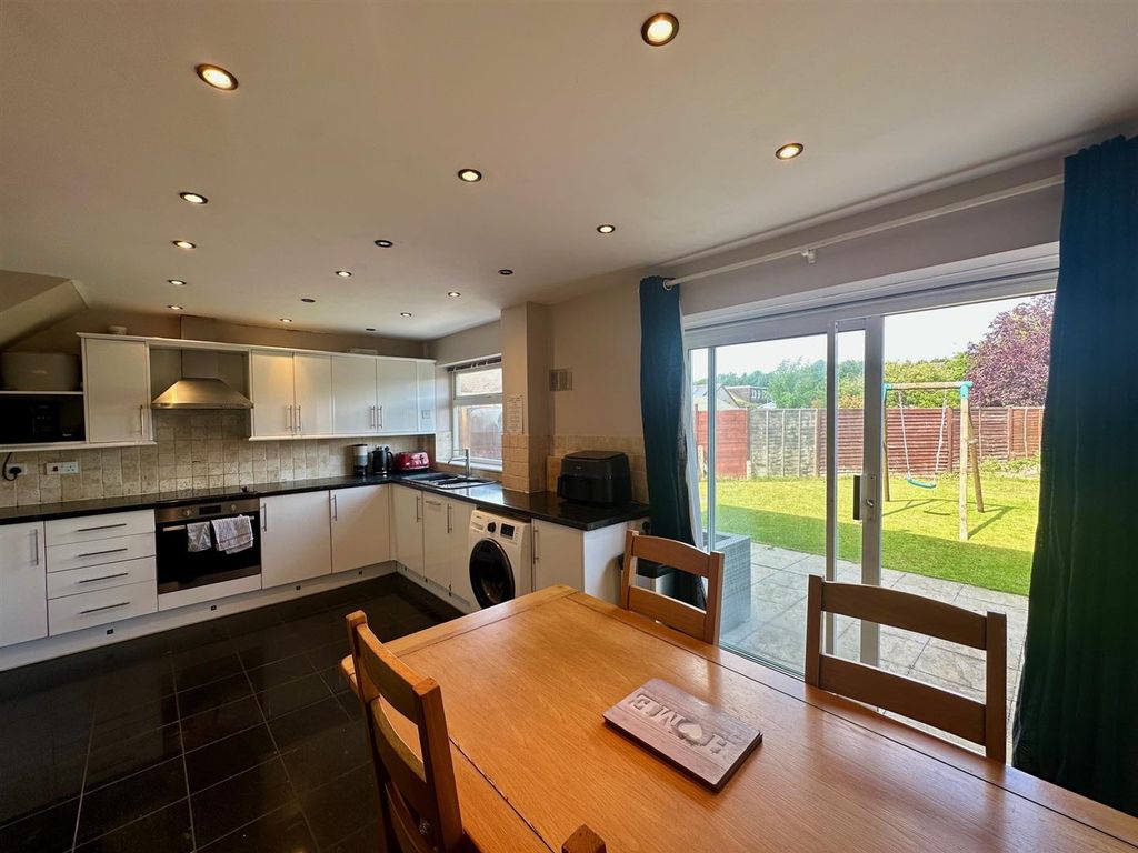 Property photo 3 of 18 Kitchen/Dining Room