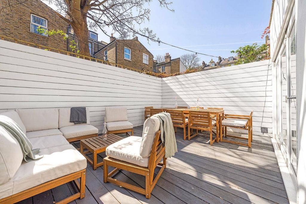 Property photo 2 of 15 Garden (1).Jpg