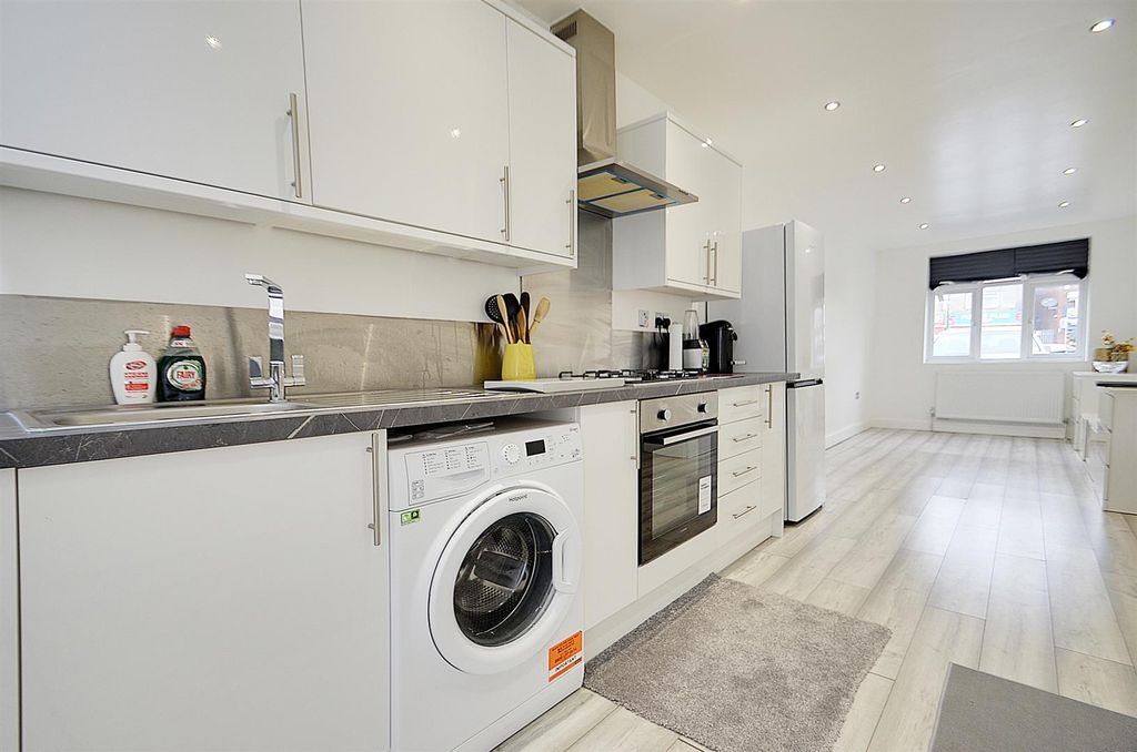 Property photo 1 of 4 Annexe, Church Road (3).Jpg