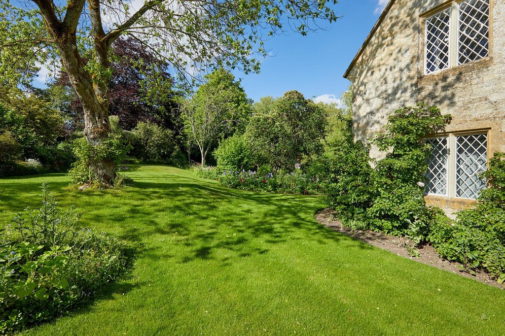 Property photo 2 of 27 Image