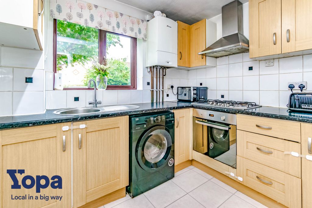 Property photo 3 of 16 Kitchen