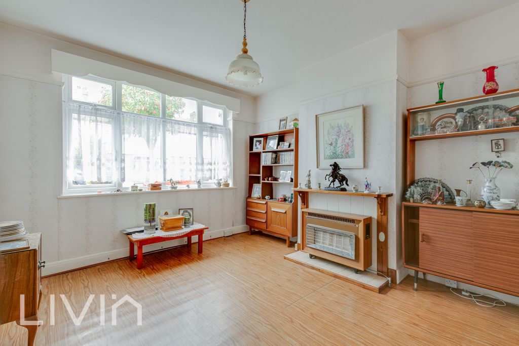 Property photo 3 of 12 121 Kynaston Avenue, Cr7 - 2