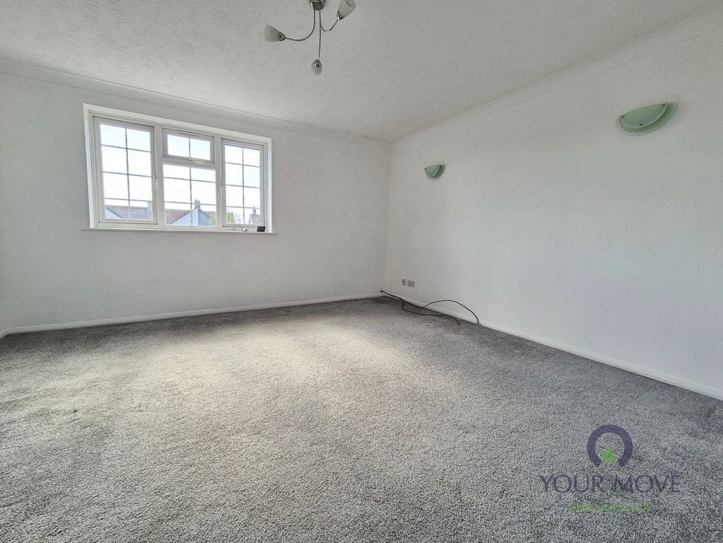 Property photo 3 of 10 Living Room