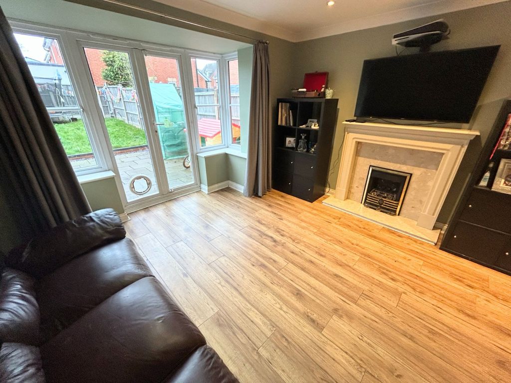 Property photo 2 of 17 Lounge/Diner