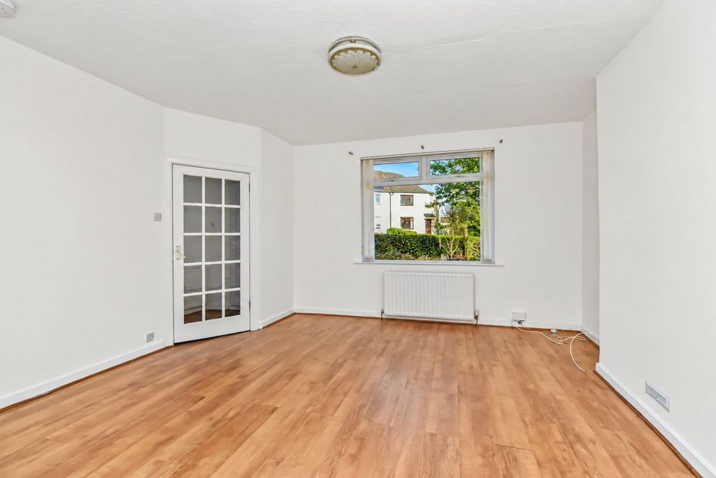 Property photo 2 of 11 Lounge Angle 1