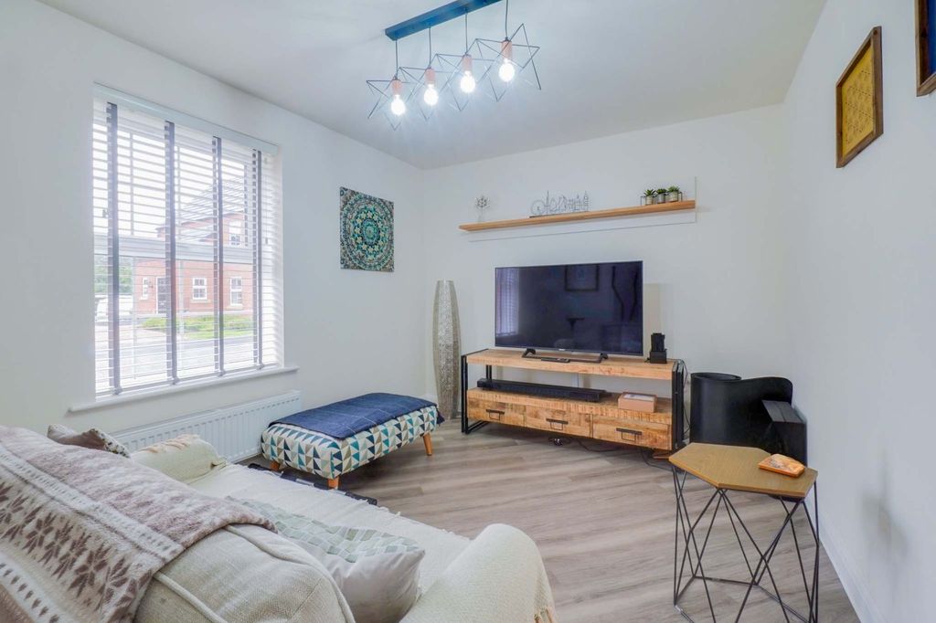 Property photo 3 of 20