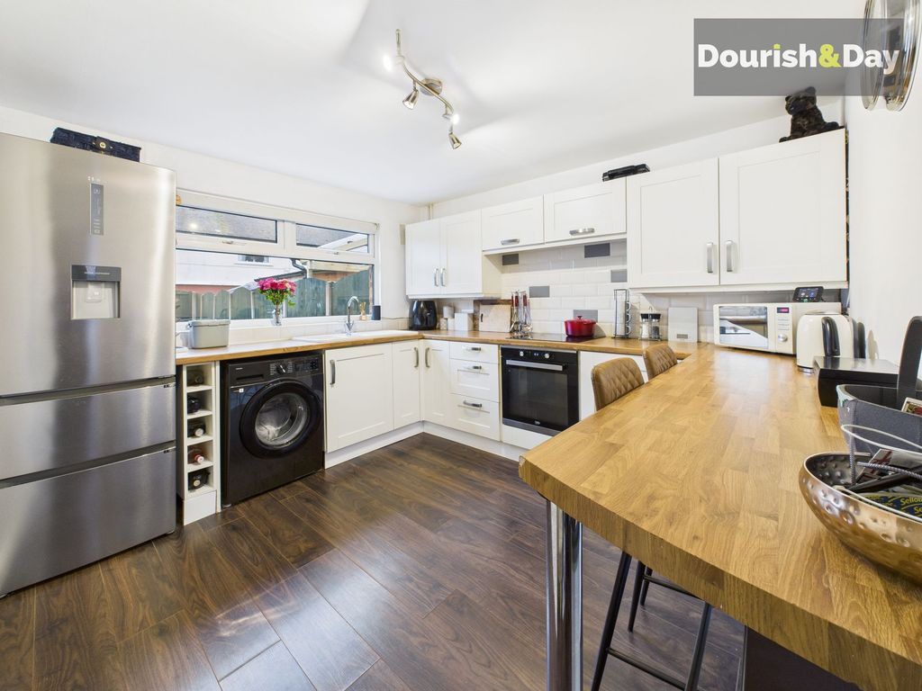 Property photo 3 of 12 Kitchen