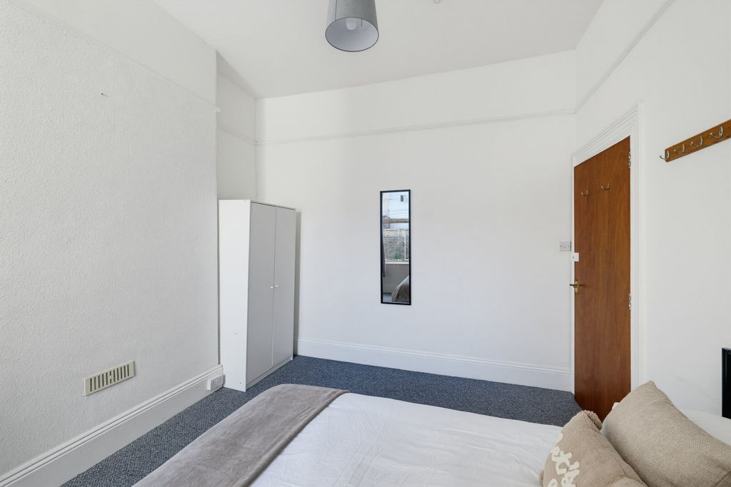 Property photo 3 of 7 0021