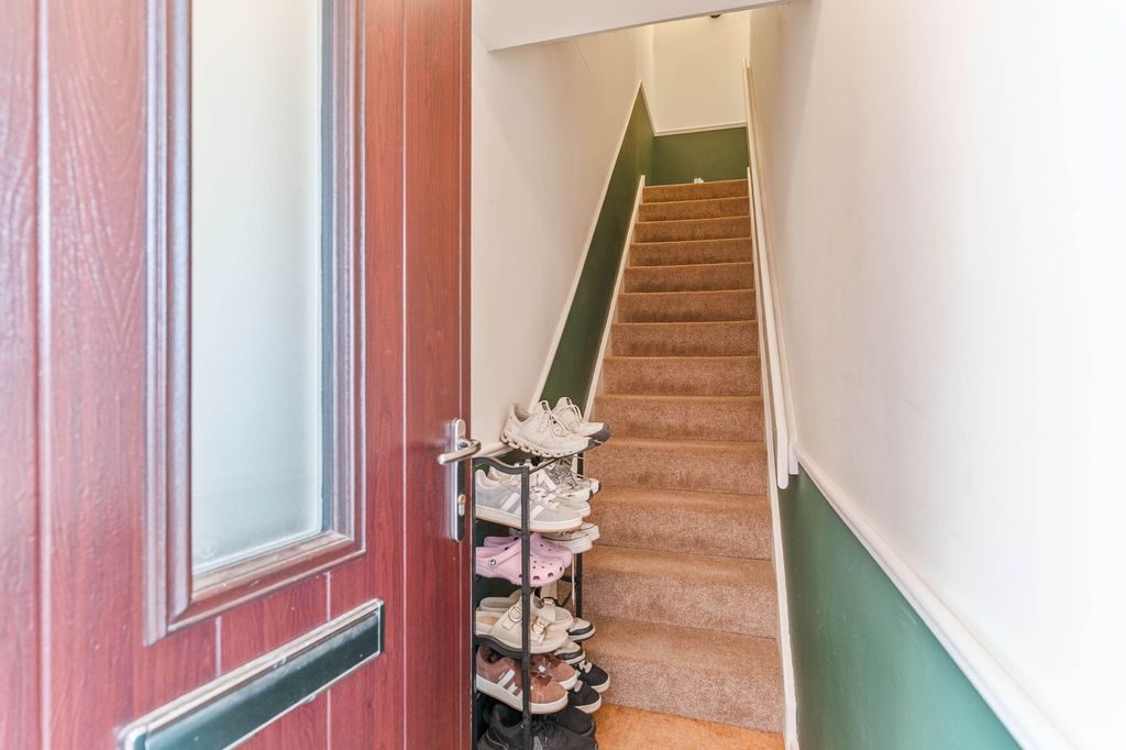 1 bed flat for saleCambria Close, Caerleon NP18 photo 5