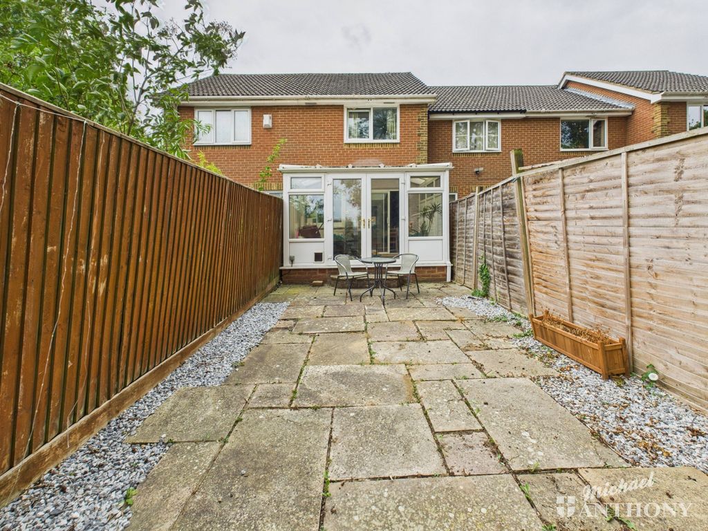 Property photo 3 of 14 5 Harrow Outside