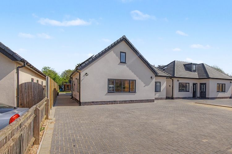 Property photo 1 of 7 327753