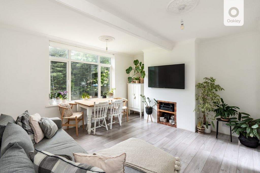 Property photo 2 of 18 3308325