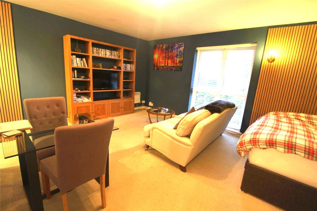 Property photo 2 of 10 Picture No. 15