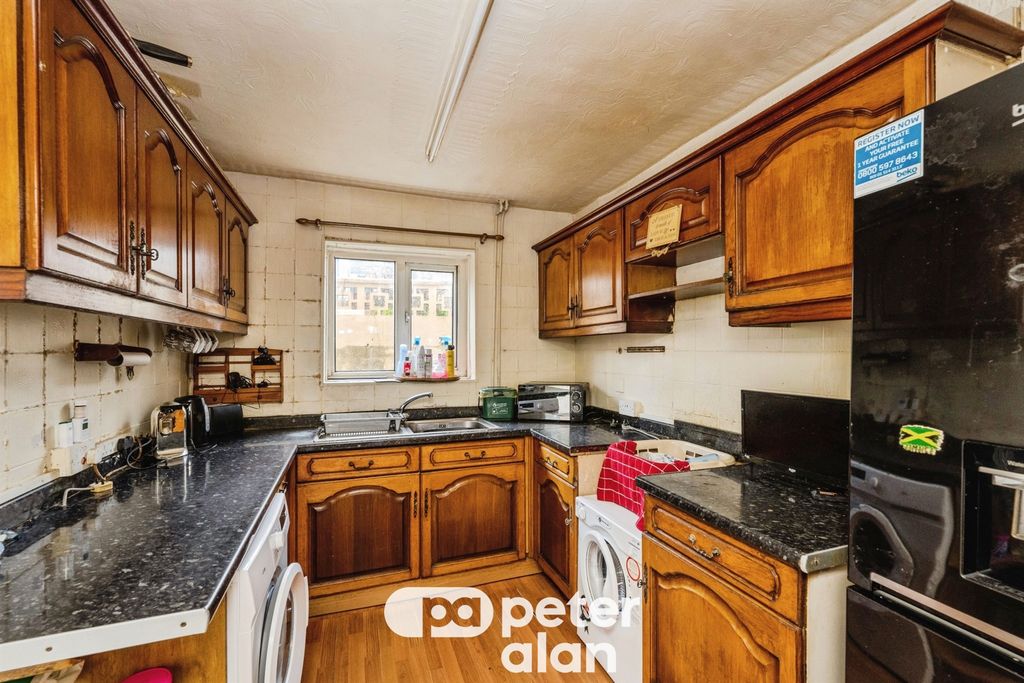 Property photo 3 of 13