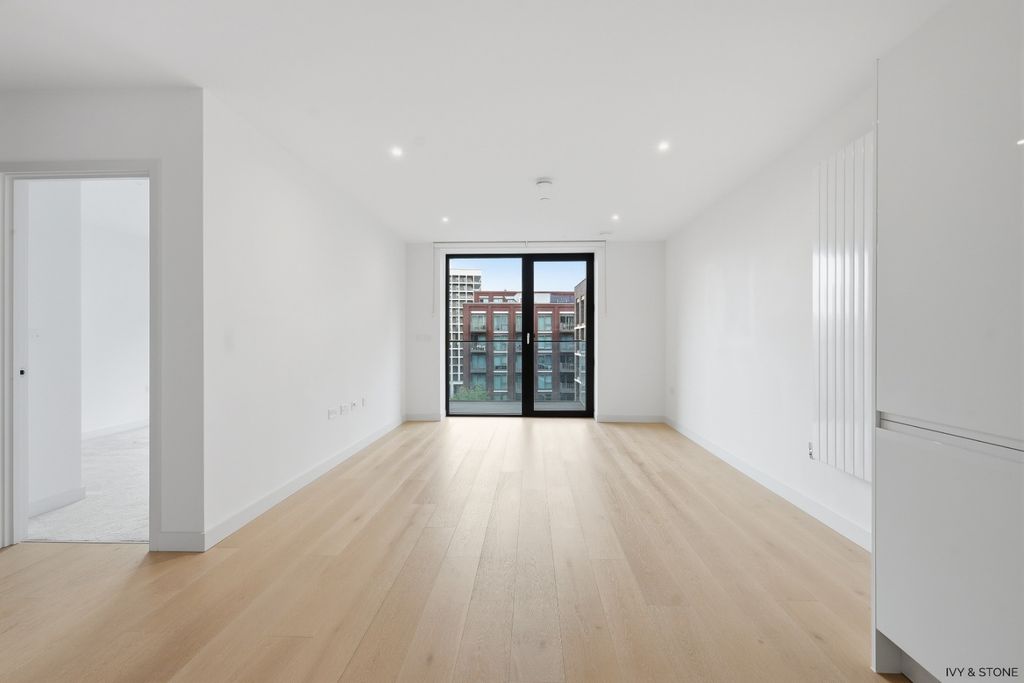 Property photo 2 of 22 4848302