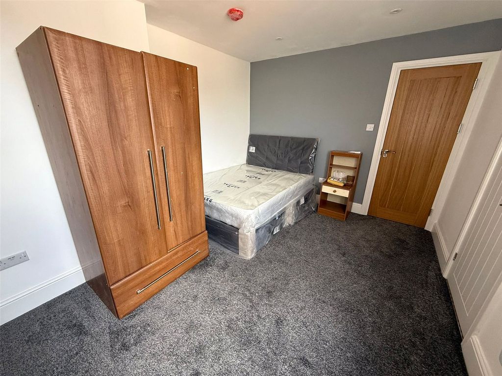 Property photo 2 of 8 Bedroom