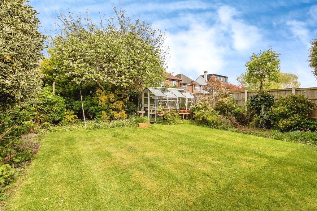 Property photo 2 of 17 Garden