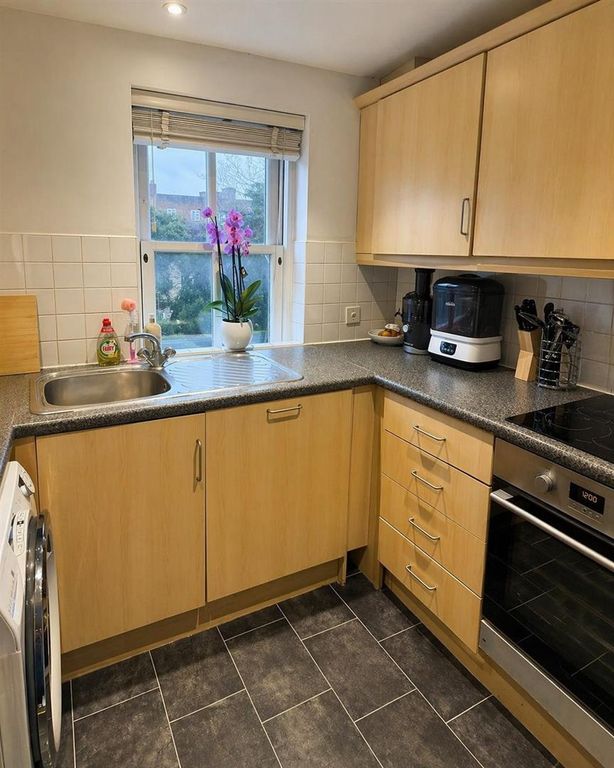 Property photo 3 of 9 Kitchen.Jpeg