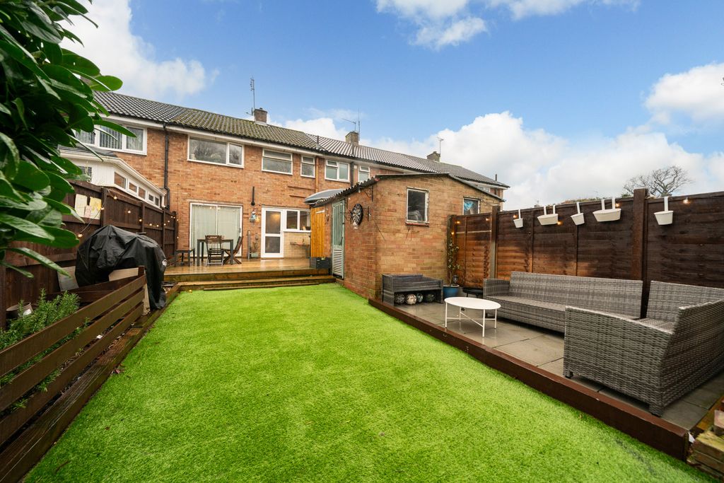 Property photo 3 of 14 3-Robbs-Close-4