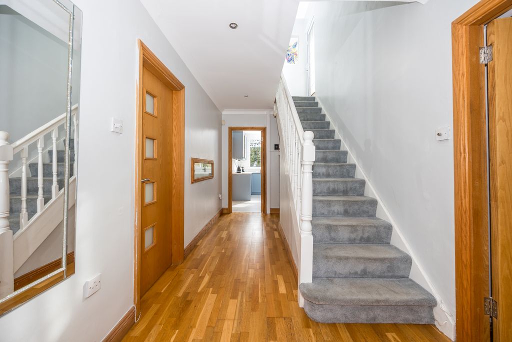 Property photo 2 of 21