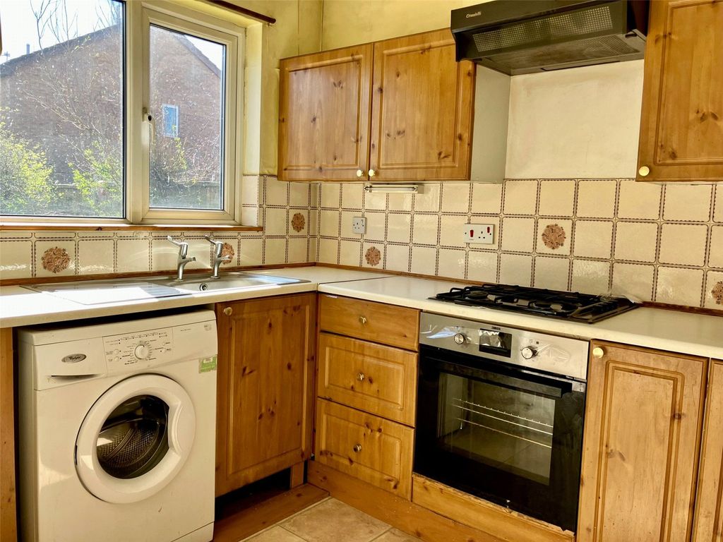 Property photo 3 of 12 Kitchen