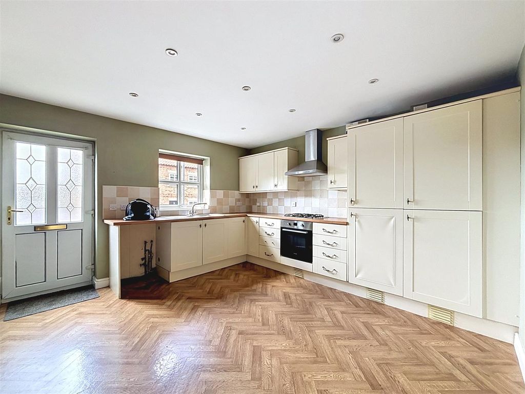 Property photo 3 of 17 Kitchen Diner