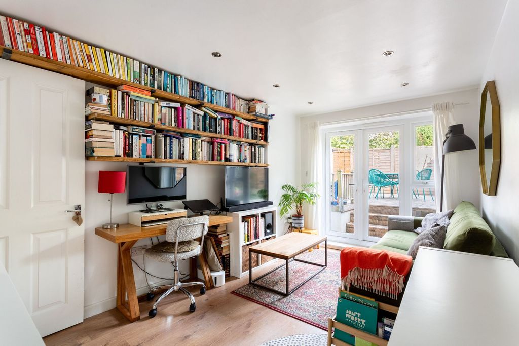 Property photo 1 of 17