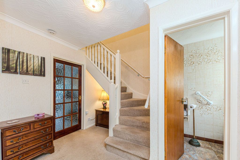 Property photo 2 of 21