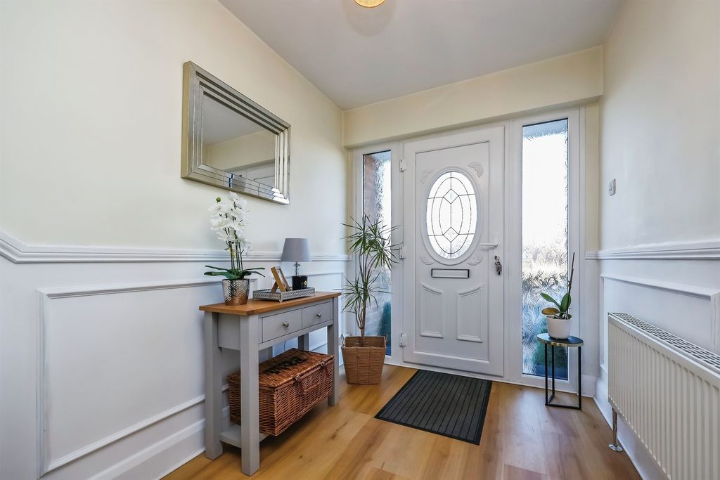 Property photo 2 of 32