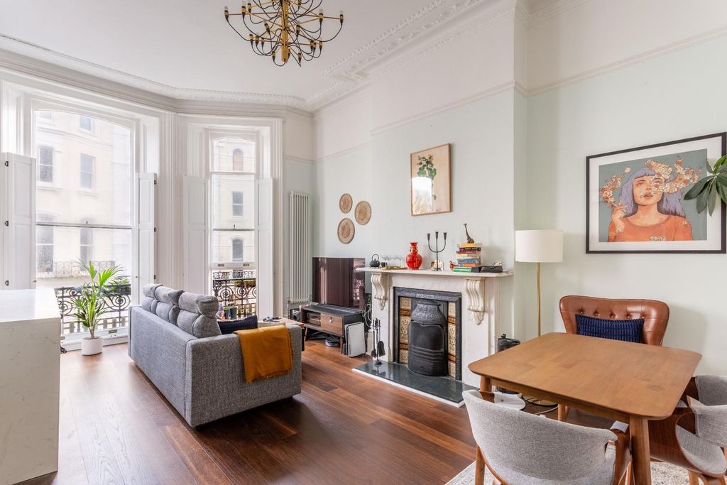 Property photo 2 of 15 Chesham Place-6.Jpg