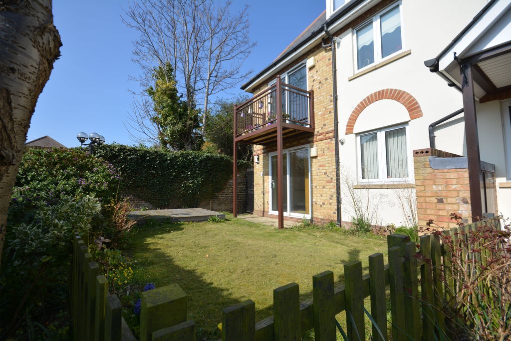 Property photo 2 of 12