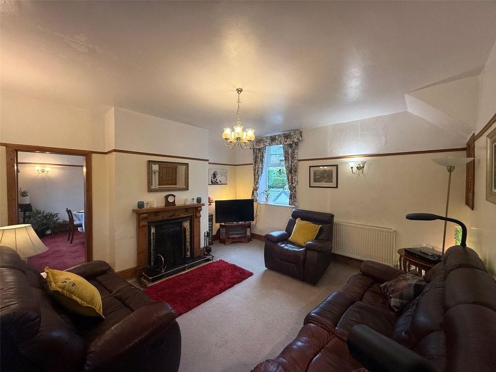 Property photo 3 of 16 Lounge